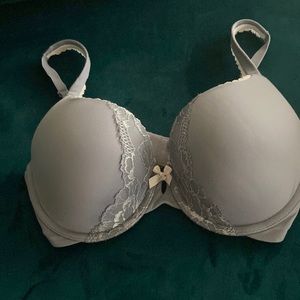 32 DD push up bra.  Body by Victoria